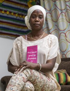 Dialla Diarra, que fa 29 anys que viu a Banyoles, presideix l'associació Legki Yakaru de dones subsaharianes, en la qual lluita per a posar fi a la mutilació genital femenina i als matrimonis forçats.